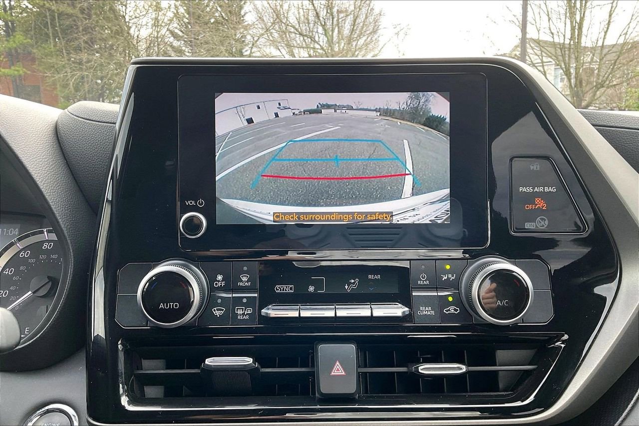 Used 2023 Toyota Highlander L image 13