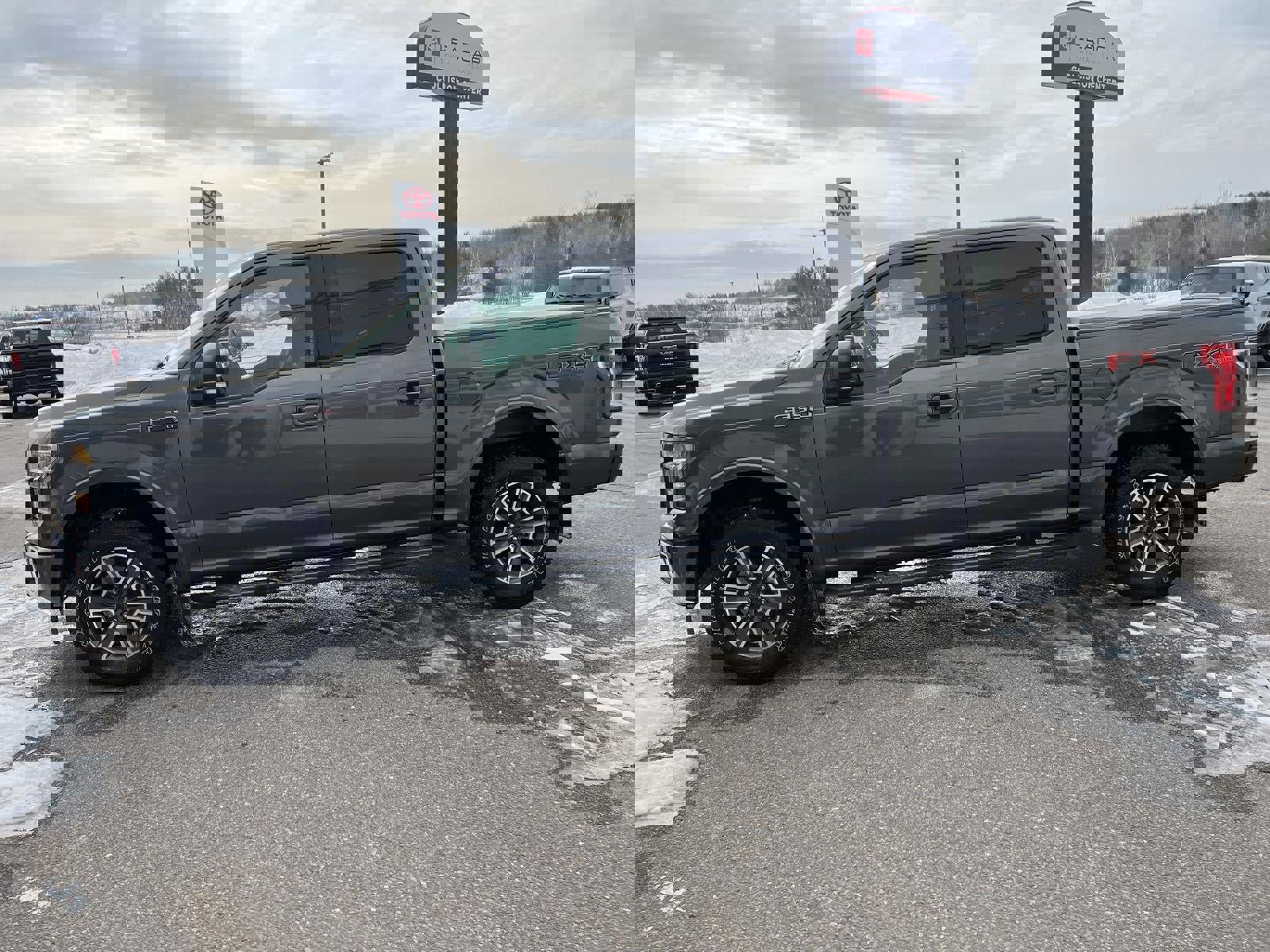 Used 2017 Ford F150 XLT w/ Equipment Group 302A Luxury image 13