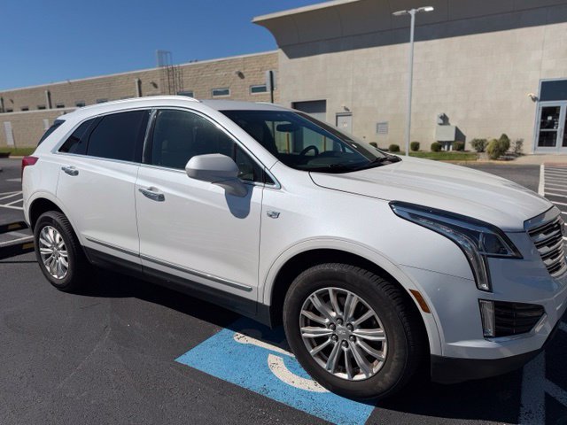 Used 2018 Cadillac XT5 AWD image 3