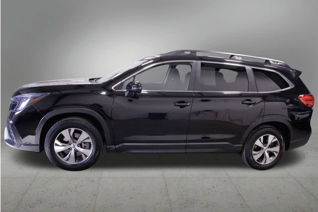 Used 2023 Subaru Ascent Premium w/ Convenience Package image 2