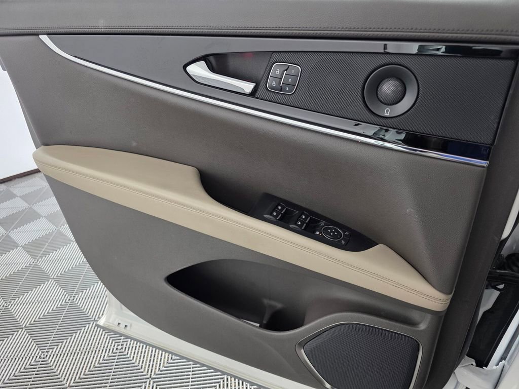 Used 2021 Lincoln Nautilus Reserve w/ Equipment Group 201A image 25