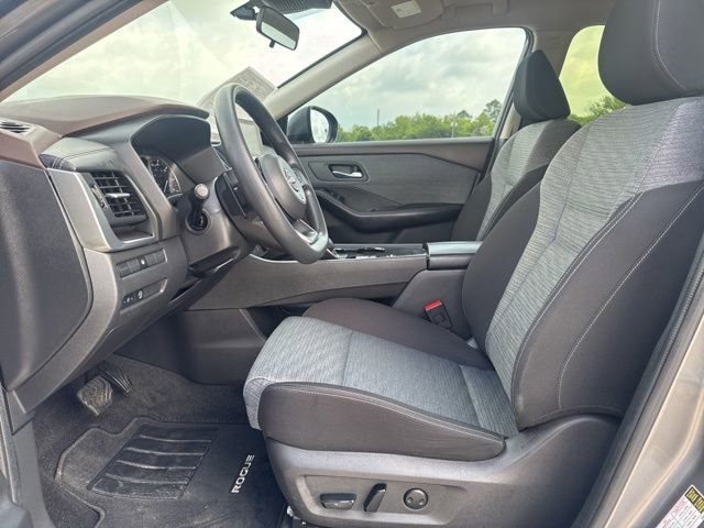 Used 2023 Nissan Rogue SV FWD image 2