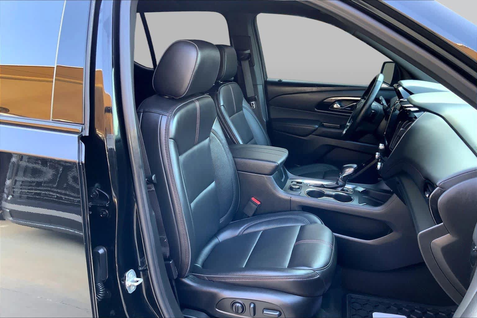 Used 2023 Chevrolet Traverse RS AWD/4WD image 9