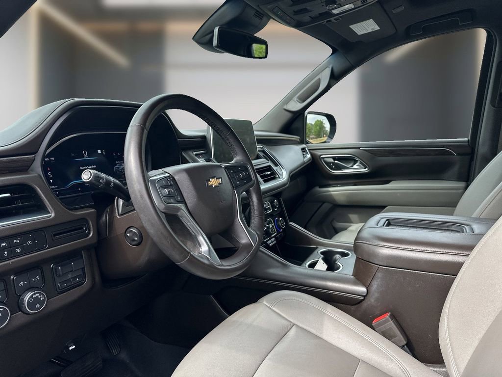 Used 2023 Chevrolet Suburban LT w/ Luxury Package AWD/4WD image 6