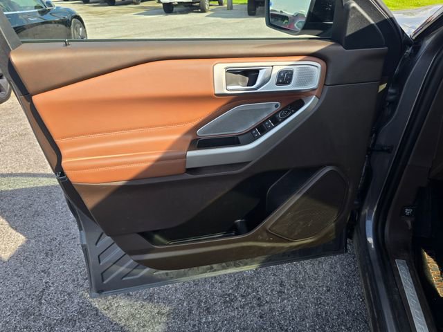 Used 2022 Ford Explorer King Ranch w/ Premium Technology Package AWD/4WD image 9