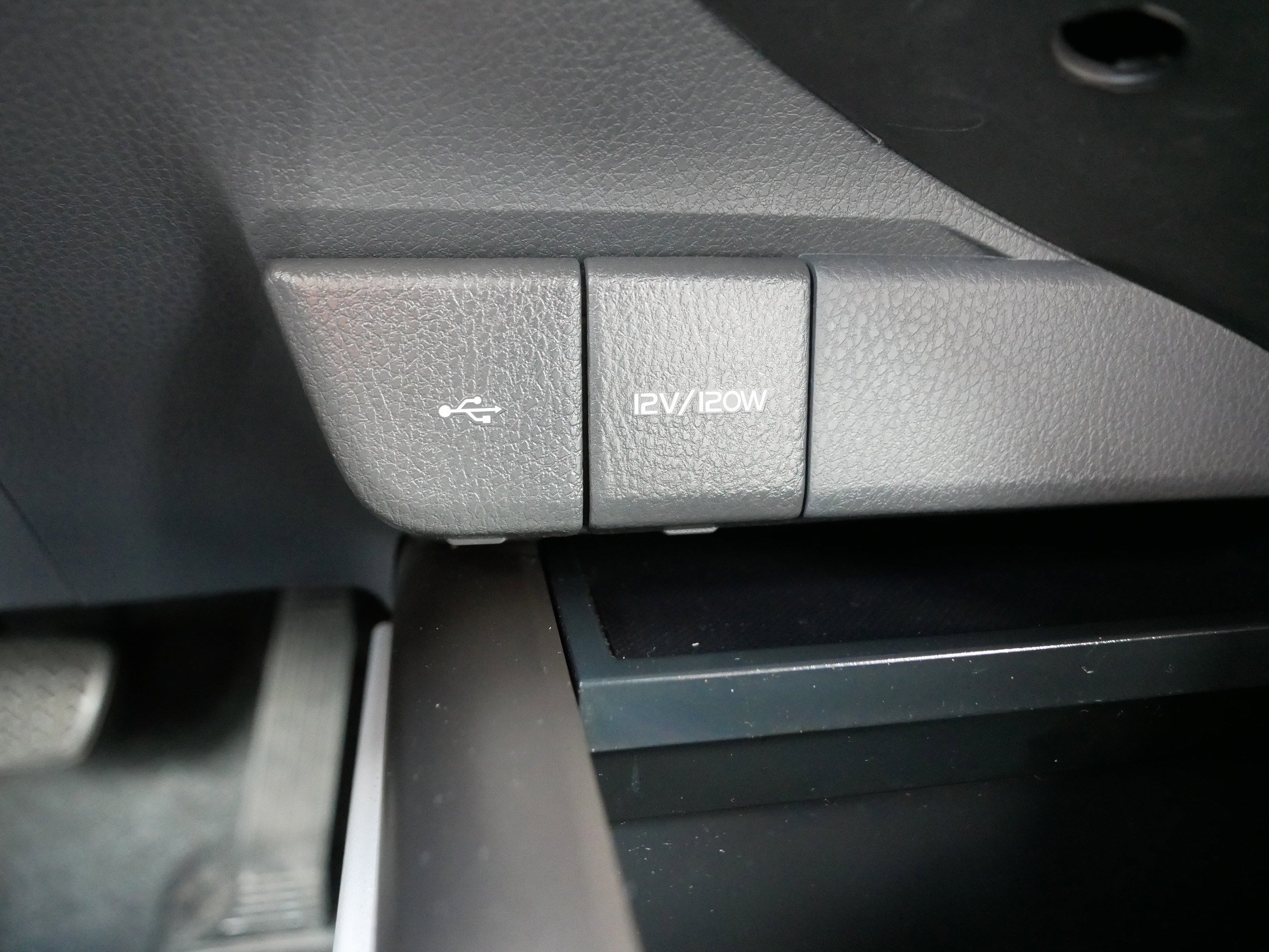 Used 2021 Toyota Camry LE FWD image 33