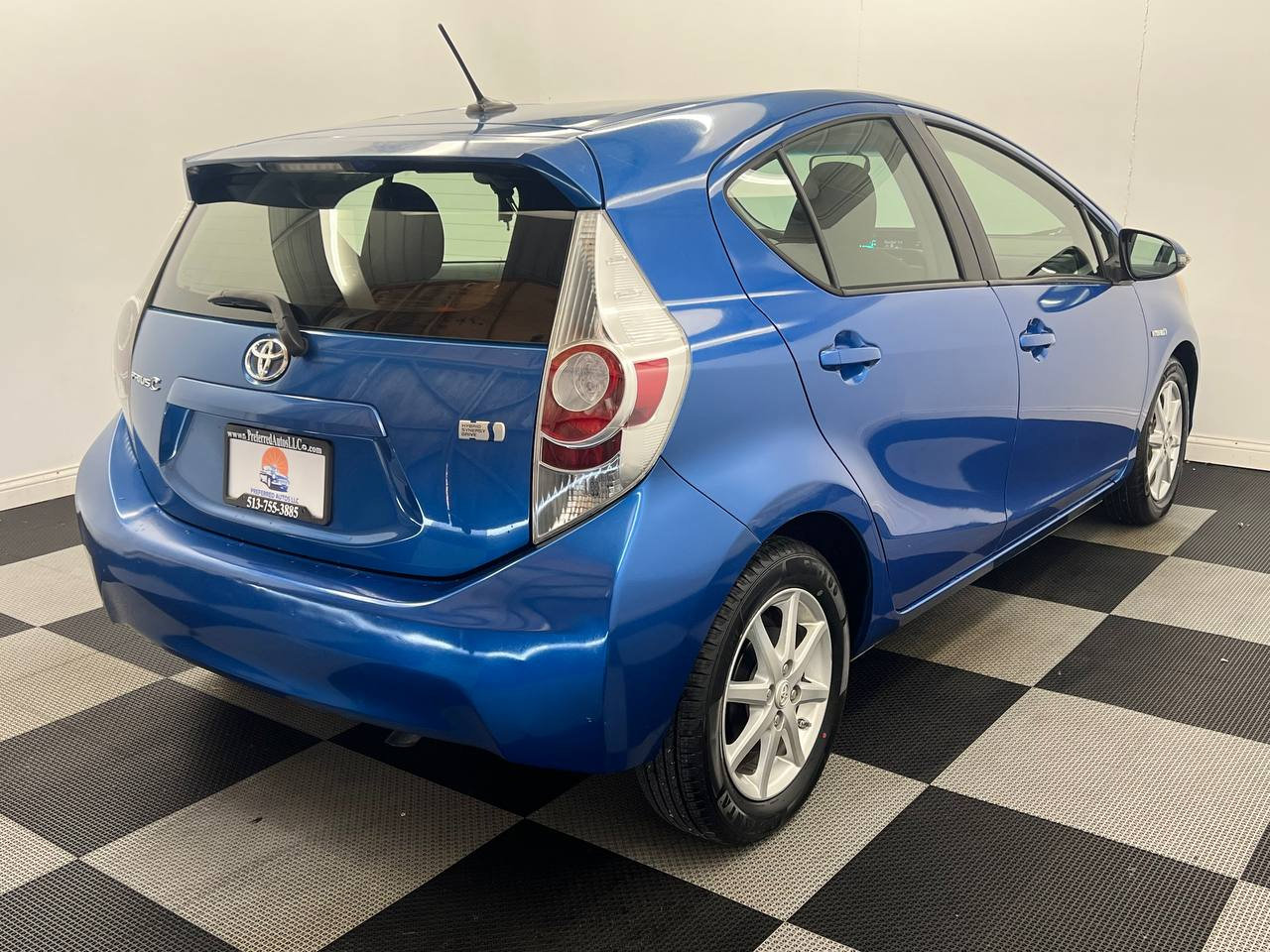 Used 2013 Toyota Prius C Three image 6