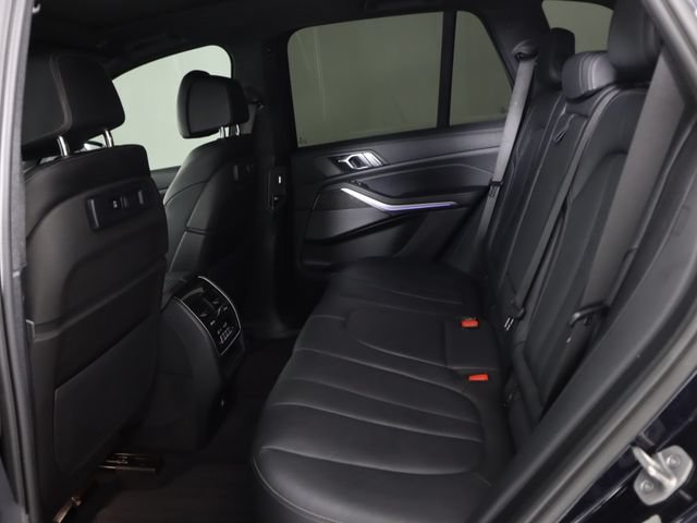 Used 2022 BMW X5 M50i w/ Parking Assistance Package AWD/4WD image 15