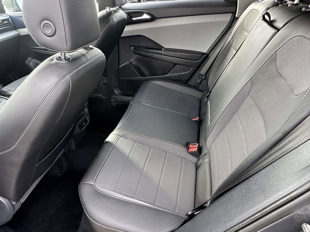 Used 2022 Volkswagen Taos SE image 14