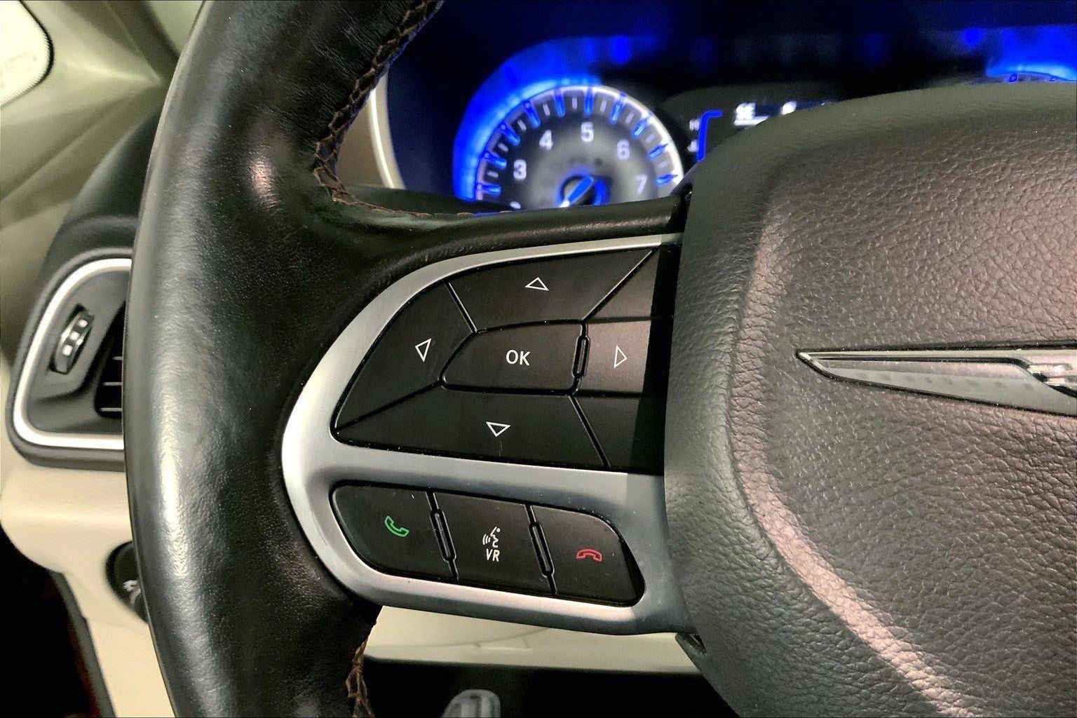 Used 2019 Chrysler Pacifica Touring-L image 18