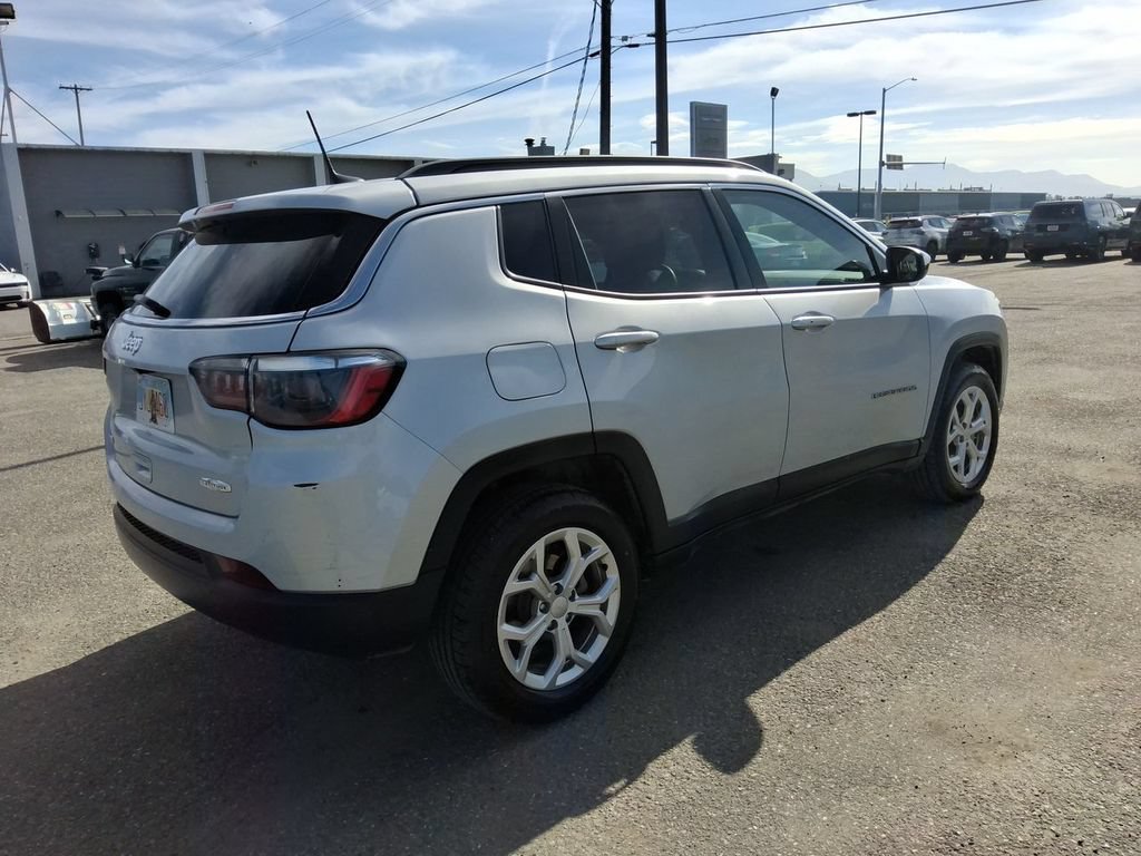 Certified 2024 Jeep Compass Latitude AWD/4WD image 8