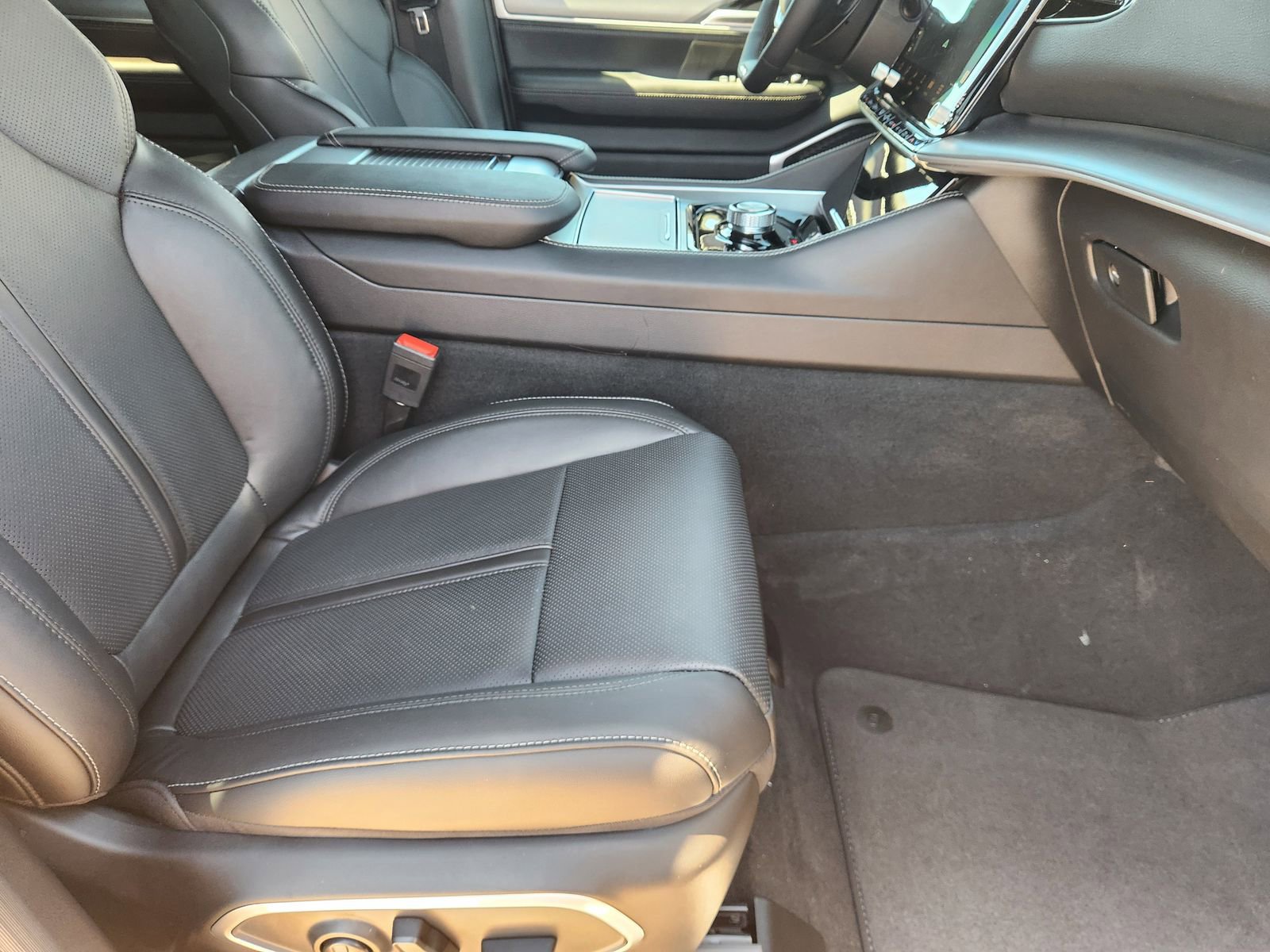 New 2026 Jeep Grand Wagoneer 2WD image 13