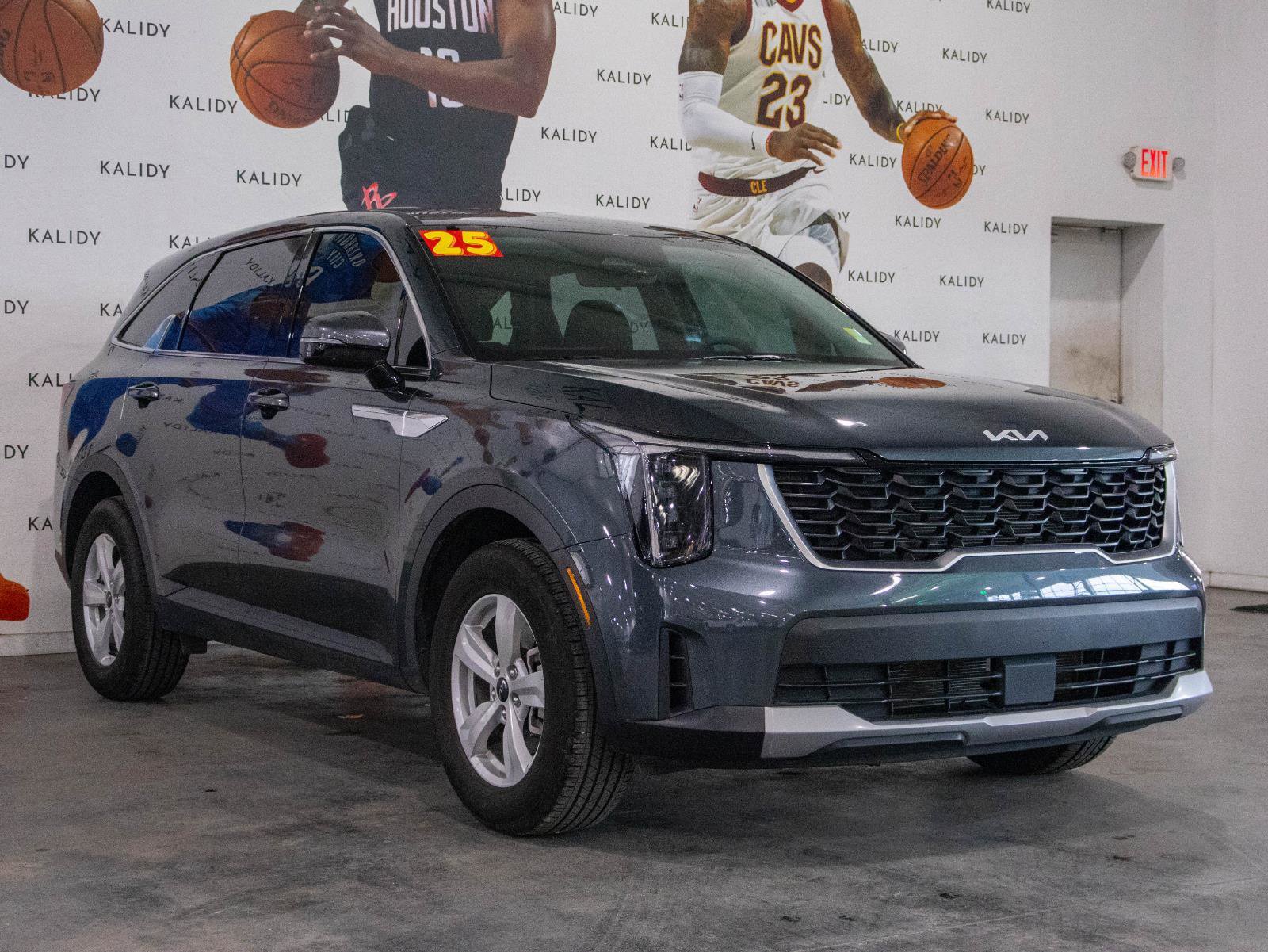 Used 2025 Kia Sorento LX image 18