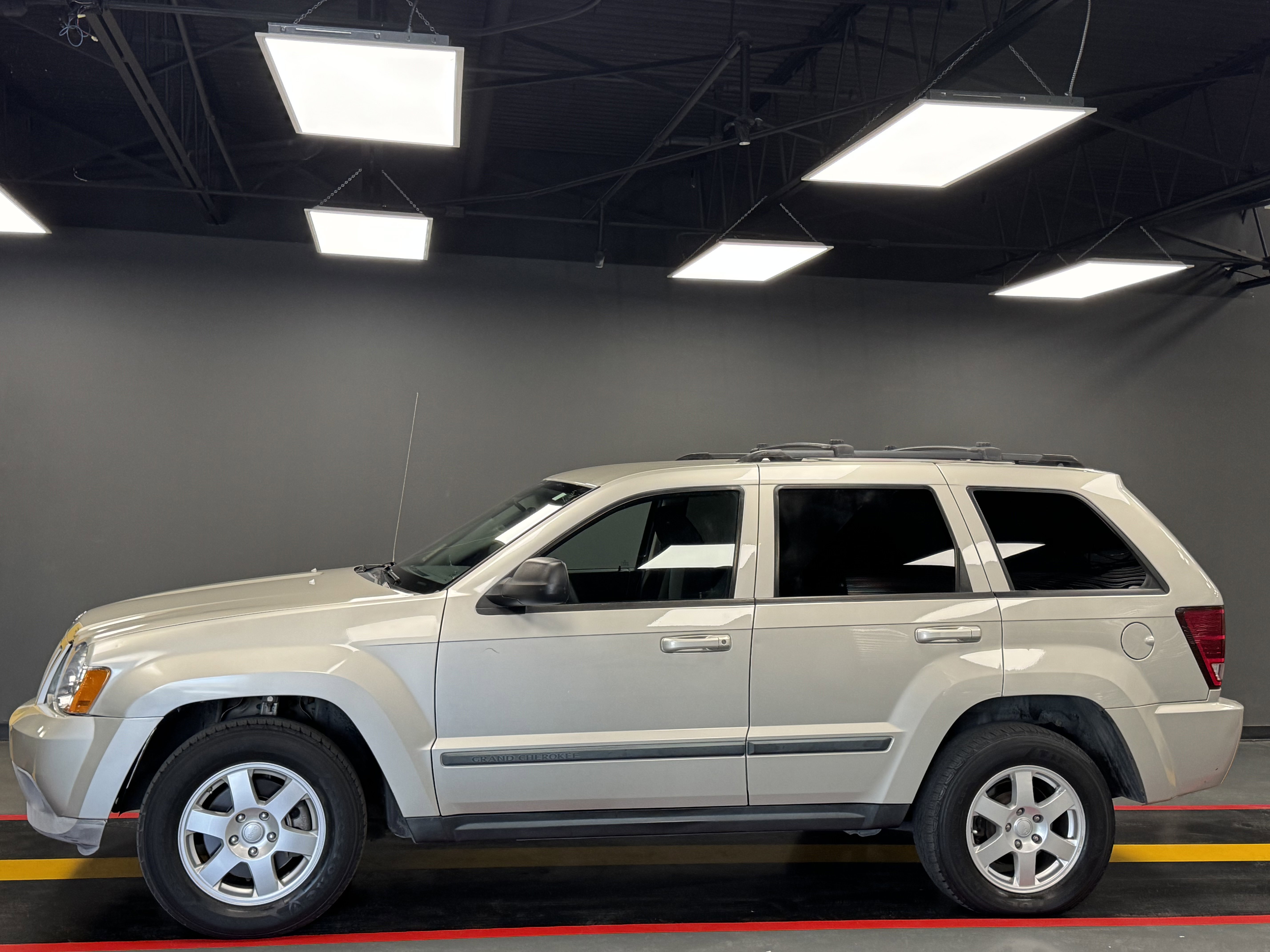 Used 2009 Jeep Grand Cherokee Laredo w/ Popular Equipment Group image 3