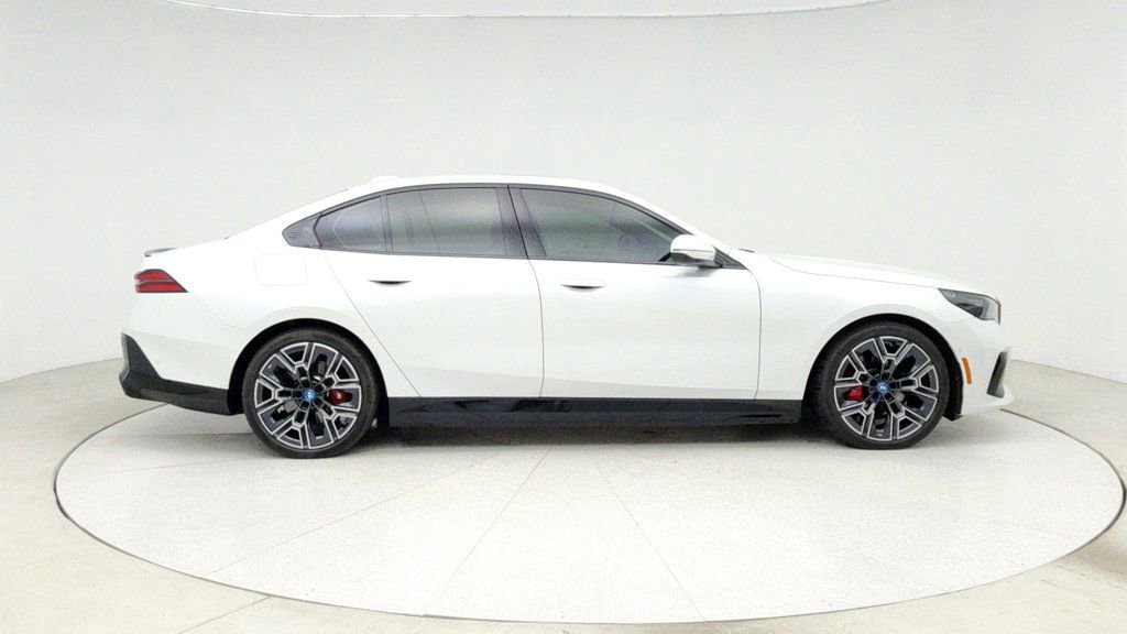 Used 2025 BMW i5 xDrive40 w/ M Sport Package image 4