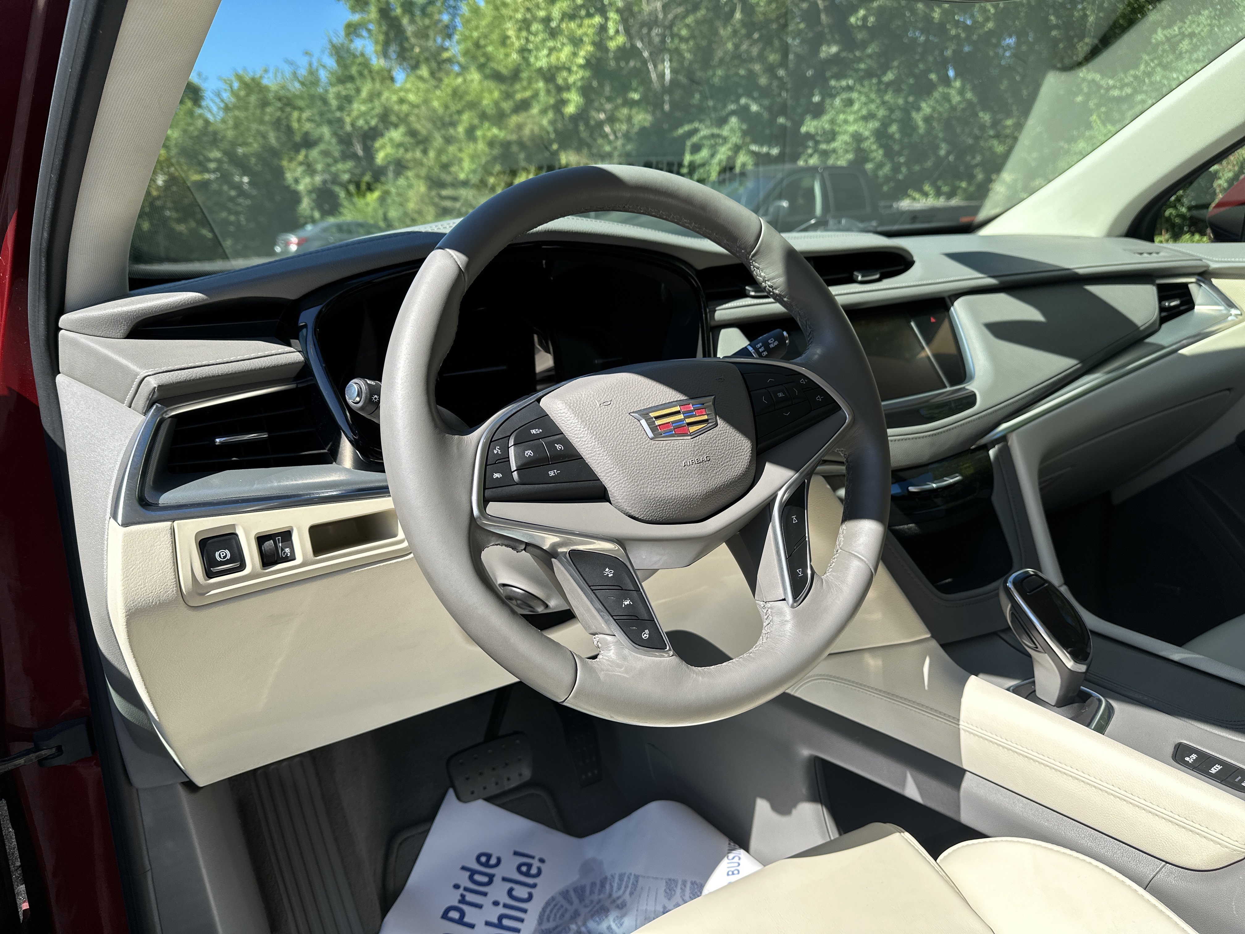 Used 2017 Cadillac XT5 Luxury w/ Driver Awareness Package AWD/4WD image 13