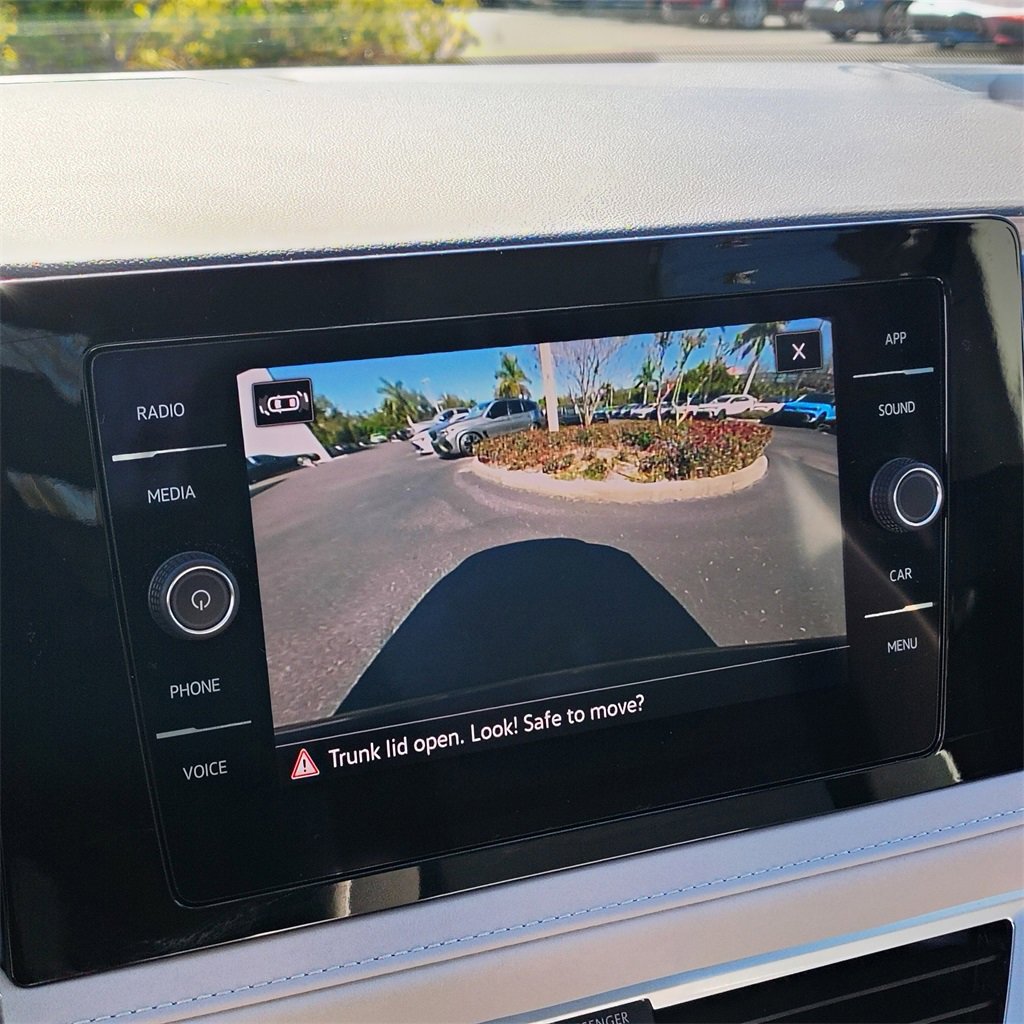 Certified 2025 Volkswagen Taos SE image 23