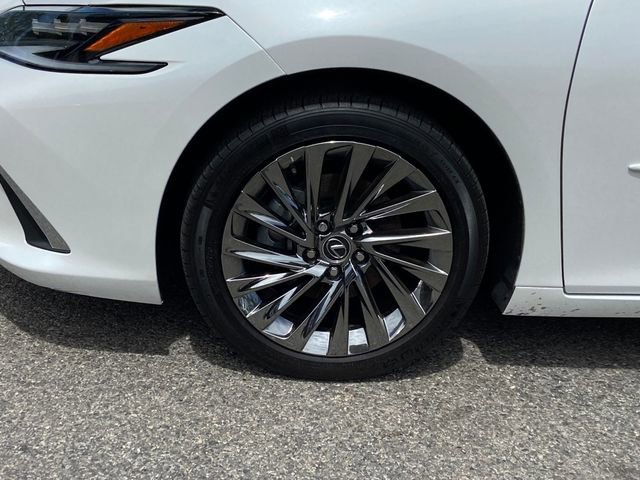 Used 2025 Lexus ES 300h Ultra Luxury w/ Accessory Package (Z2) FWD image 11