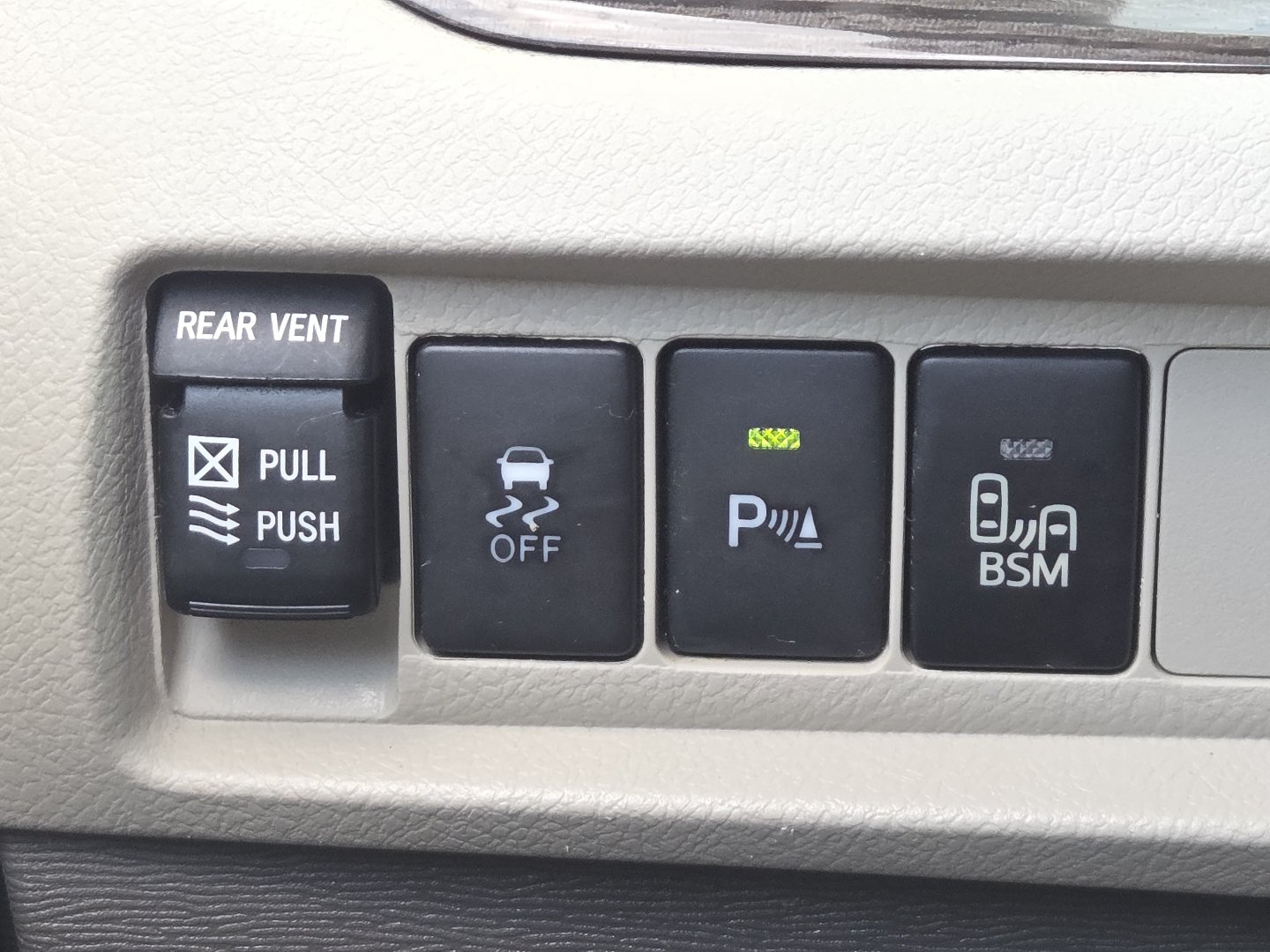 Used 2017 Toyota Sienna XLE Premium AWD/4WD image 34
