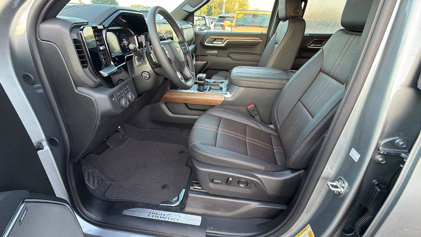New 2026 Chevrolet Silverado 1500 High Country w/ Z71 Off-Road Package AWD/4WD image 17