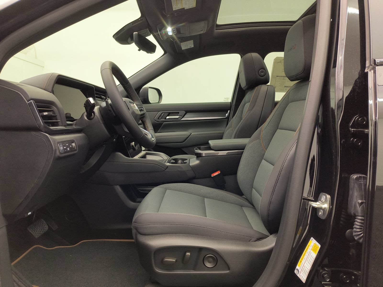 New 2026 GMC Terrain AT4 w/ Technology Package II AWD/4WD image 4