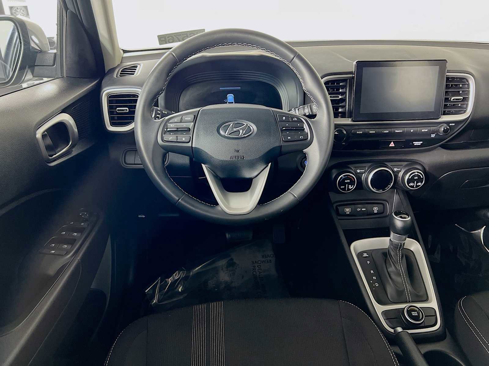 Certified 2025 Hyundai Venue SEL image 21
