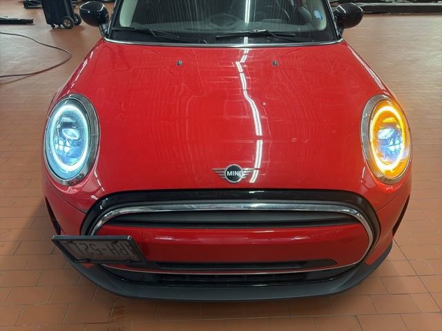 Used 2022 MINI Cooper 4-Door Hardtop image 2