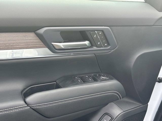 New 2026 GMC Terrain Denali w/ LPO, Black Badging Package image 22