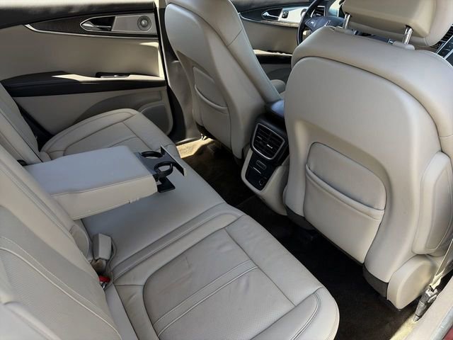 Used 2017 Lincoln MKX Reserve w/ Luxury Package FWD image 16