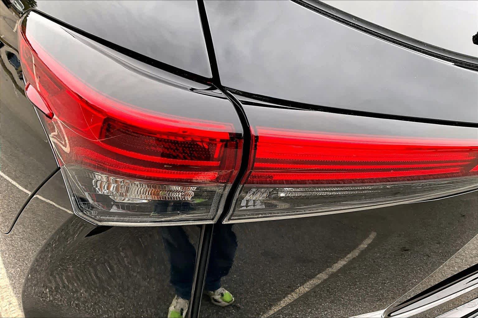Used 2021 Toyota Highlander XLE AWD/4WD image 28