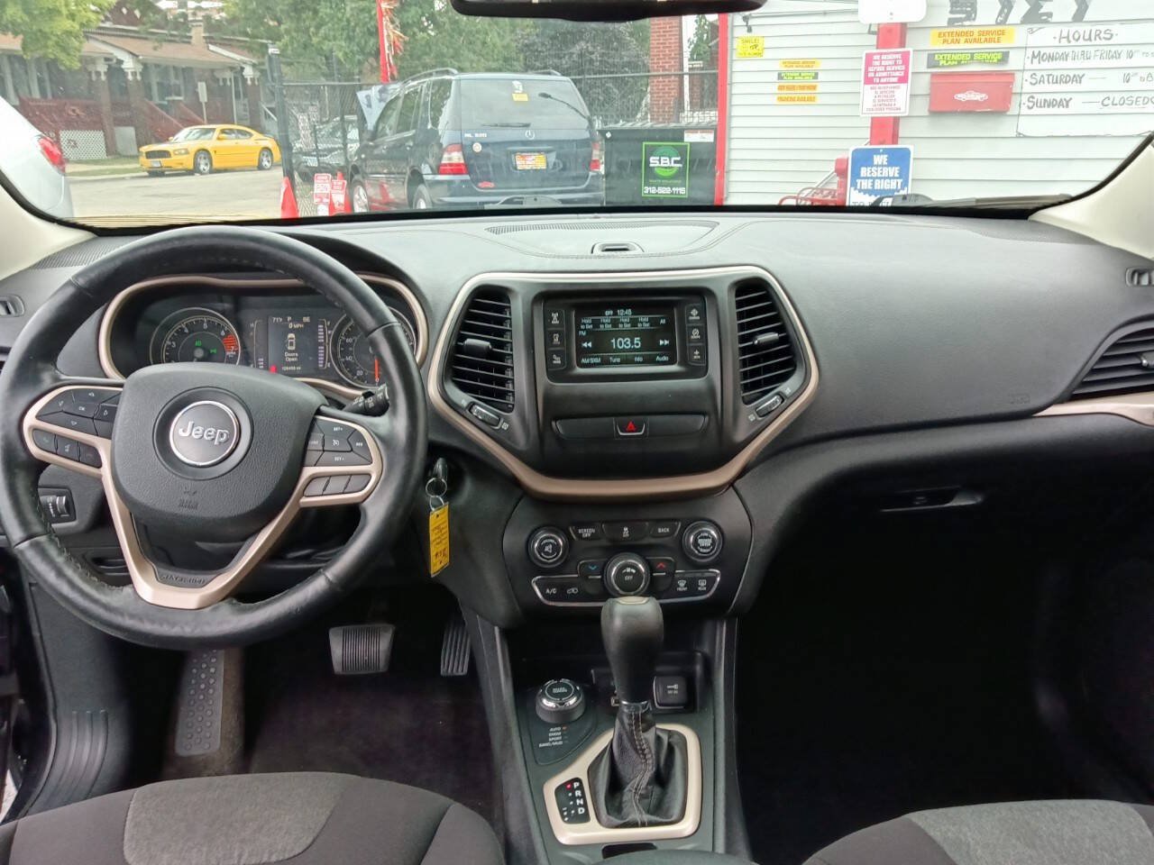 Used 2018 Jeep Cherokee Latitude w/ Cold Weather Group AWD/4WD image 11