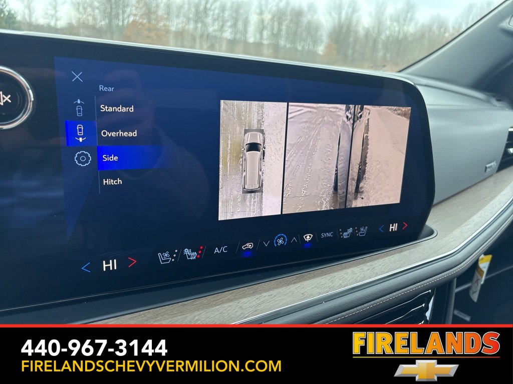 Used 2025 Chevrolet Suburban High Country image 28