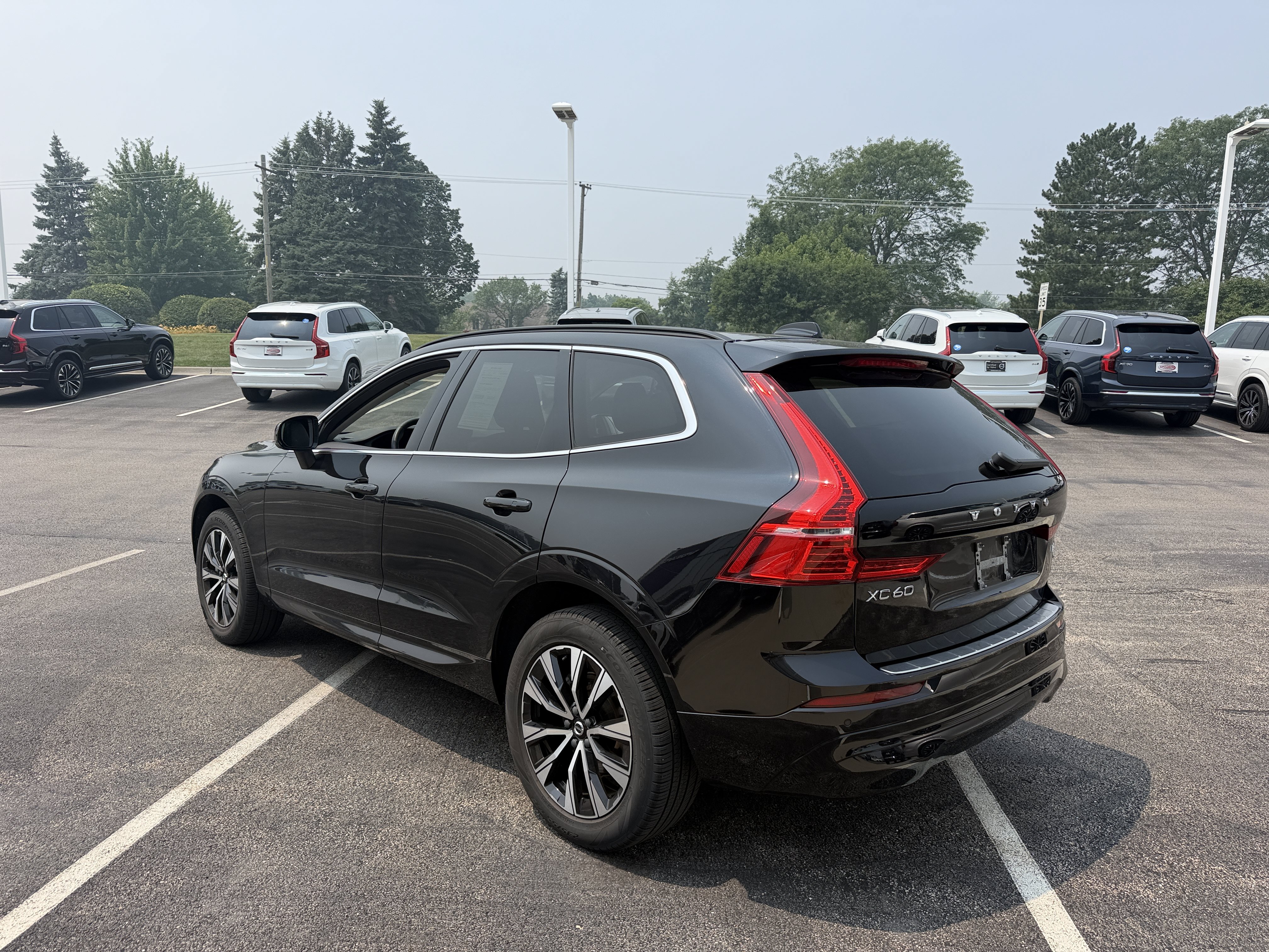 Used 2023 Volvo XC60 B5 Core w/ Climate Package AWD/4WD image 5