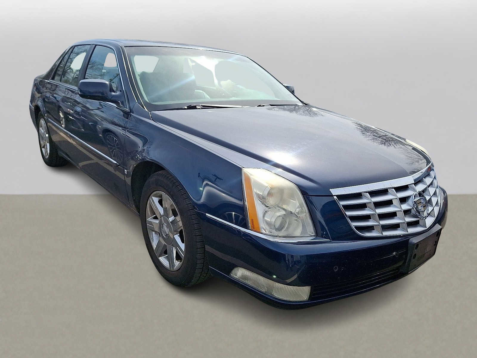Used 2007 Cadillac DTS Luxury I w/ Trunk Convenience Package image 2