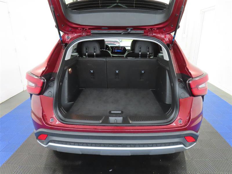 Used 2025 Chevrolet Trax LT w/ LT Convenience Package FWD image 12