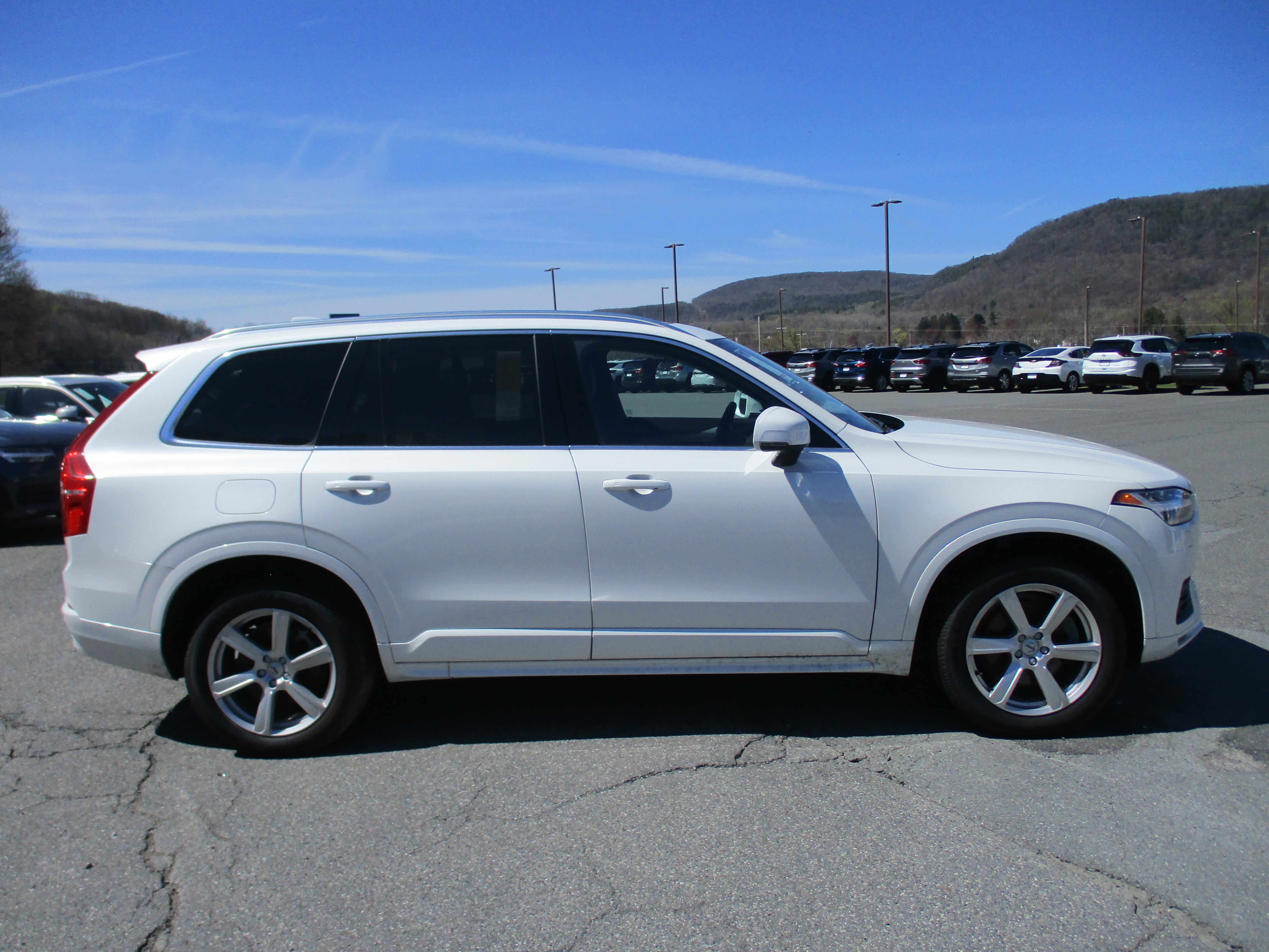 Certified 2023 Volvo XC90 B5 Core w/ Climate Package AWD/4WD image 4
