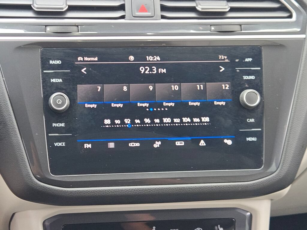 Used 2022 Volkswagen Tiguan SE AWD/4WD image 3