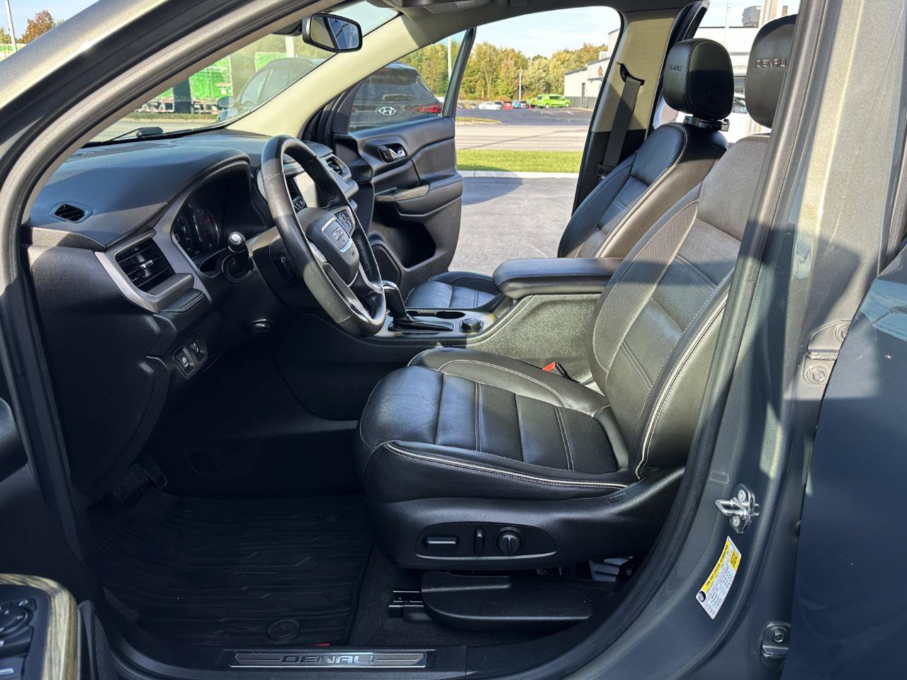 Used 2018 GMC Acadia Denali w/ Technology Package AWD/4WD image 24