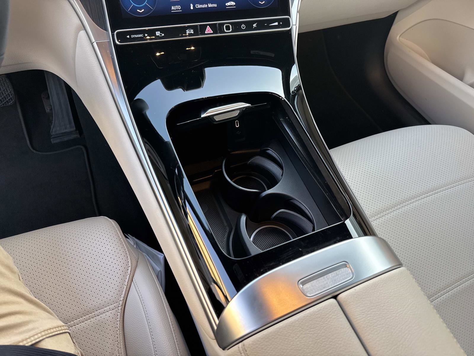 Used 2024 Mercedes-Benz GLC 300 4MATIC image 26