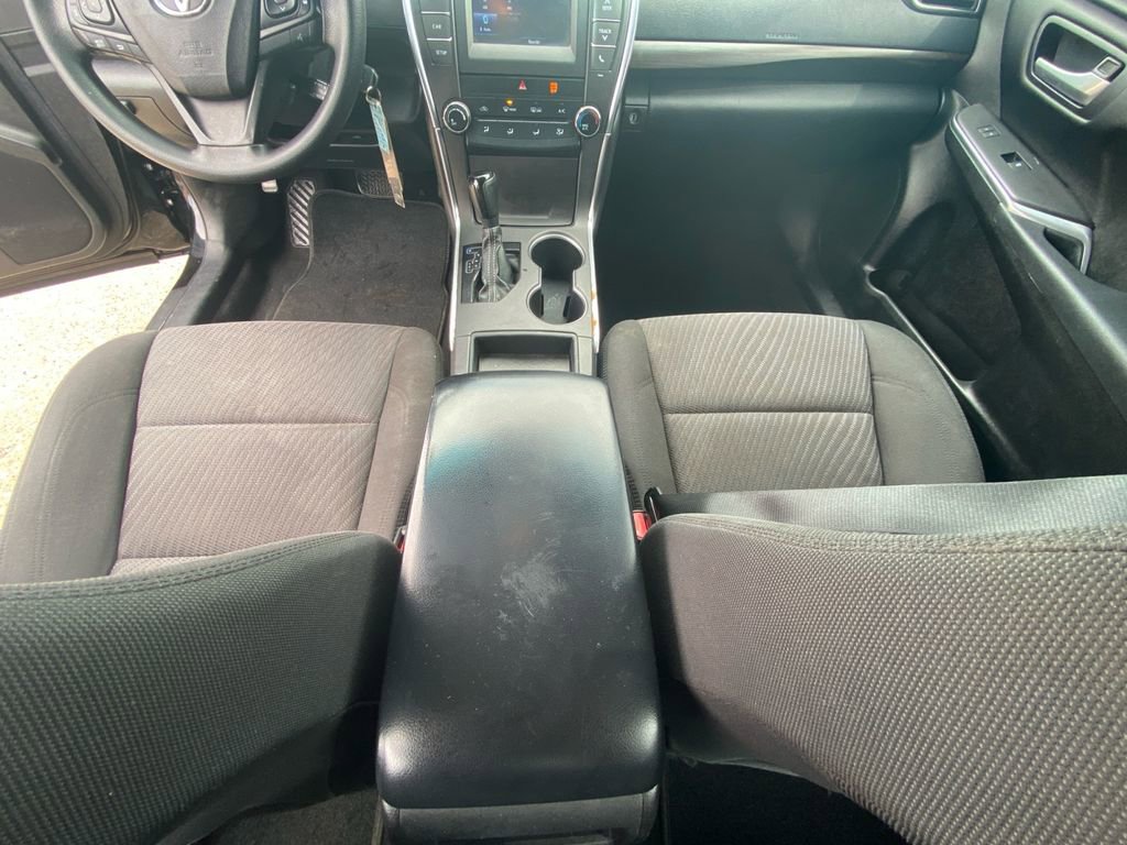 Used 2016 Toyota Camry LE image 11
