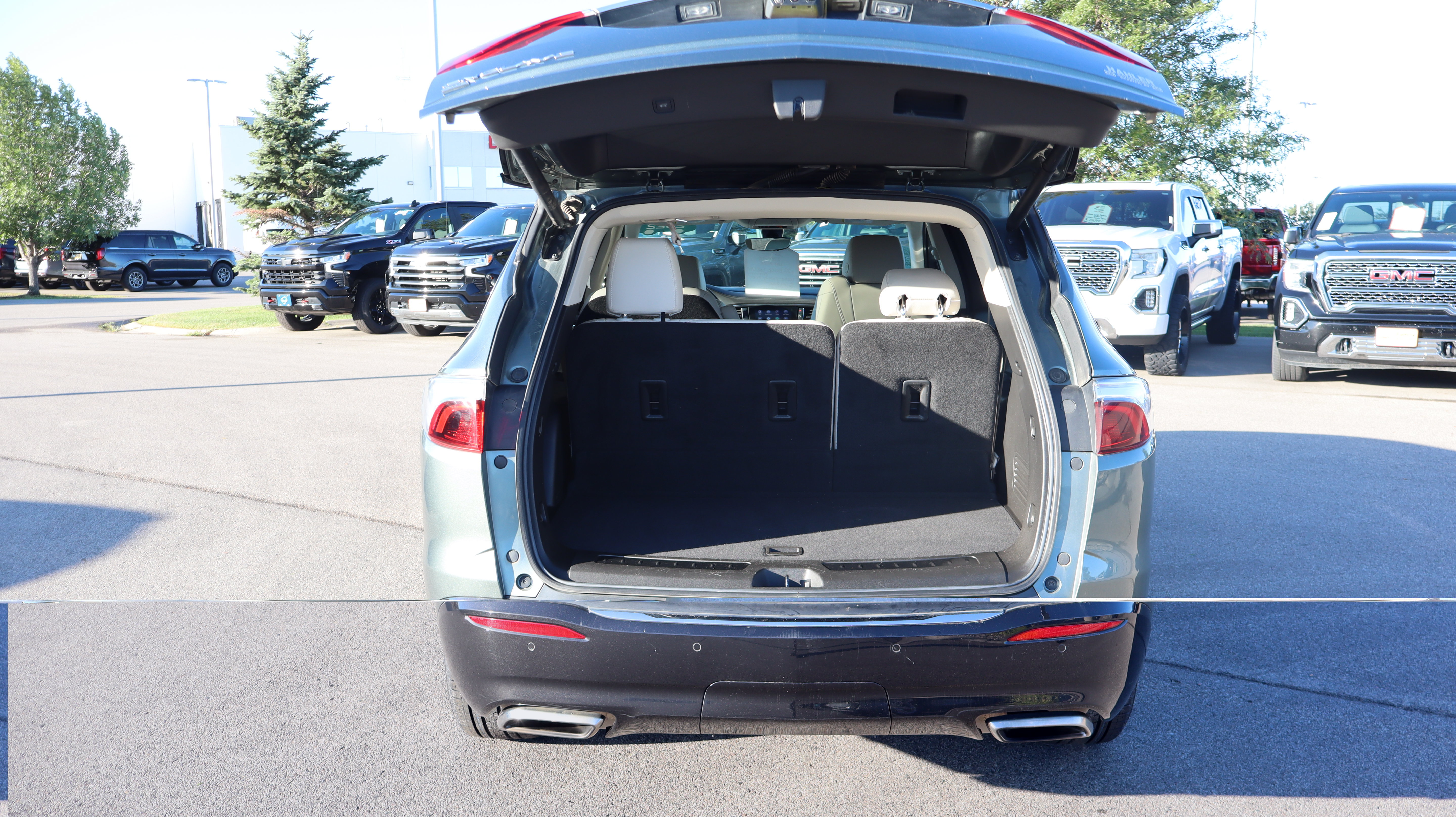 Certified 2022 Buick Enclave Premium w/ Surround and Sites Package AWD/4WD image 15