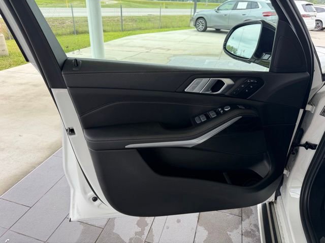 Used 2021 BMW X7 xDrive40i AWD/4WD image 13