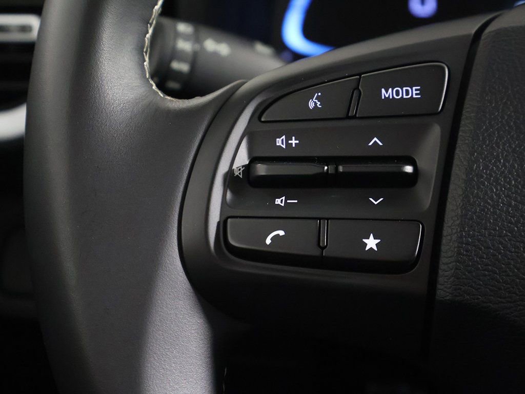 Certified 2025 Hyundai Venue Limited FWD image 34