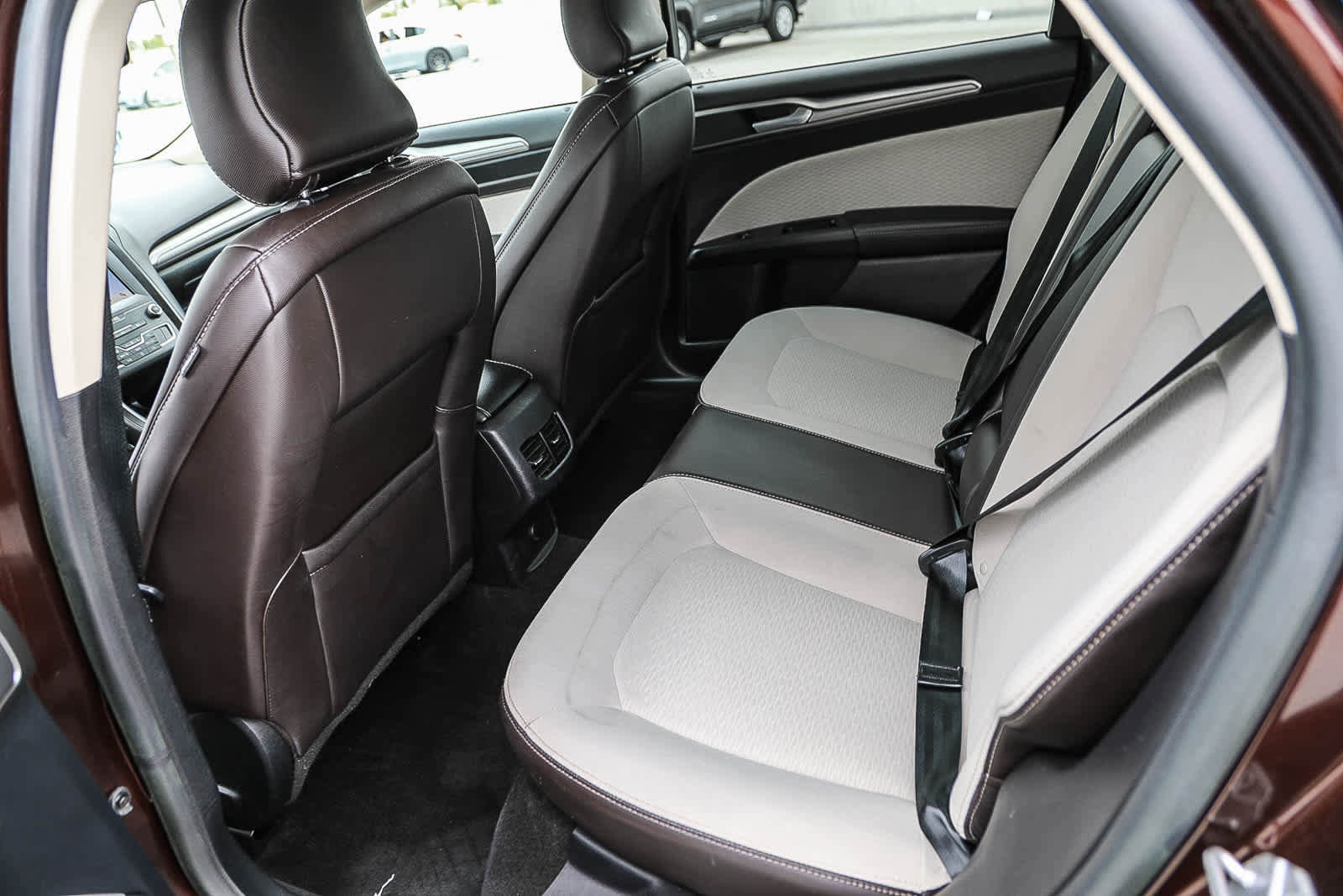 Used 2019 Ford Fusion SE w/ Equipment Group 151A FWD image 18