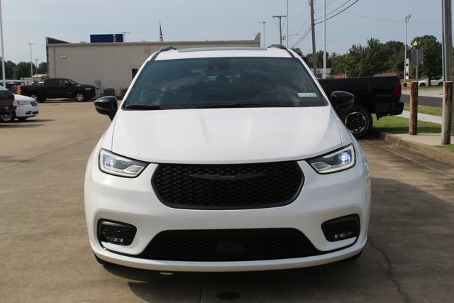 Used 2025 Chrysler Pacifica Limited FWD image 8