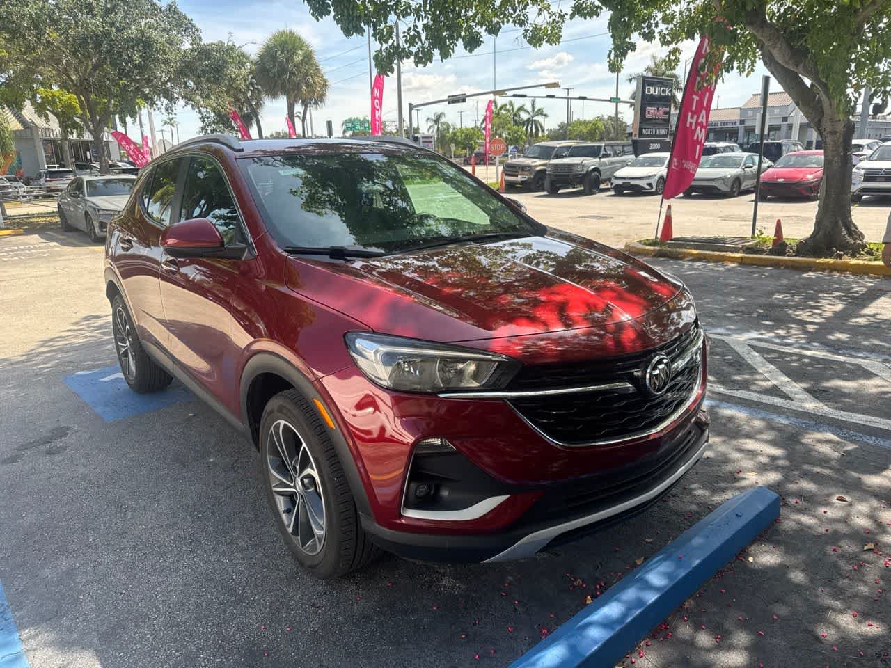 Used 2023 Buick Encore GX Select FWD image 2