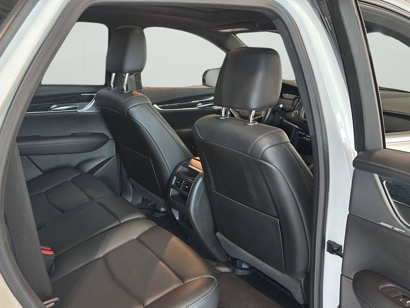 Certified 2022 Cadillac XT5 Premium Luxury w/ LPO, Floor Liner Package AWD/4WD image 23