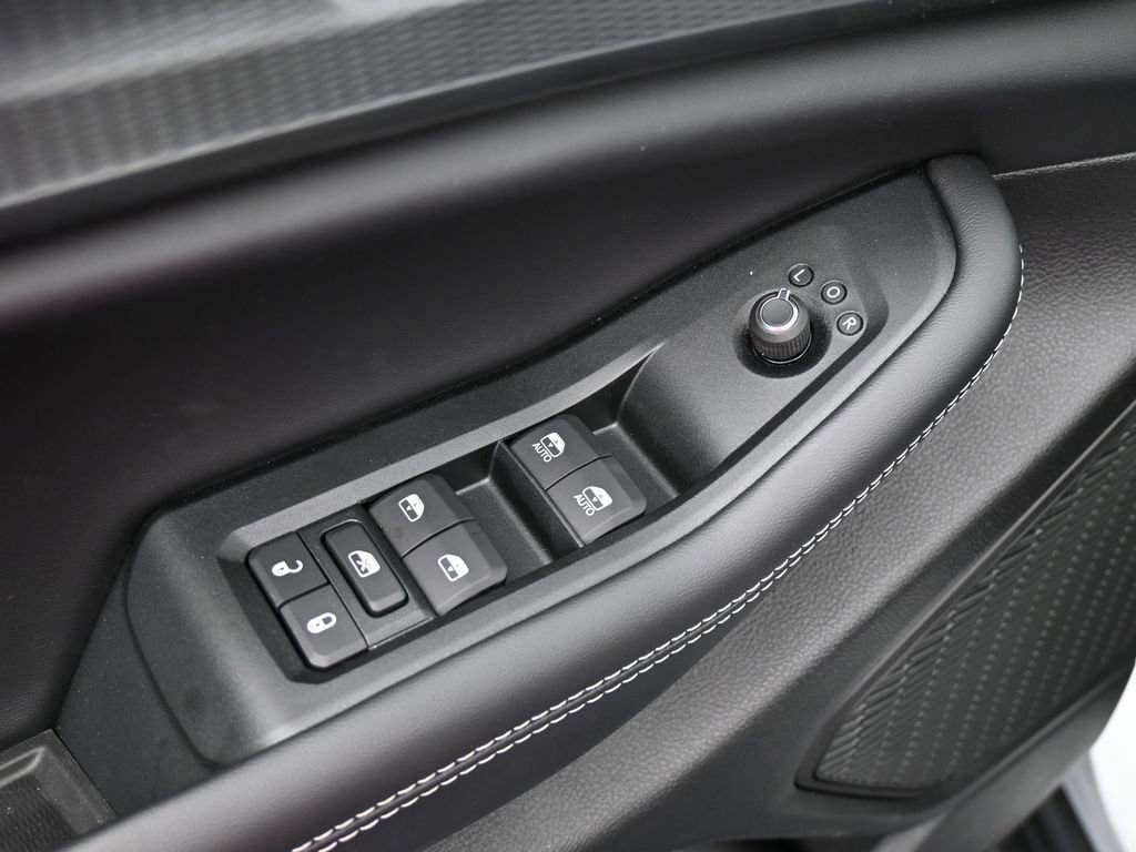 New 2025 Jeep Grand Cherokee Altitude image 17