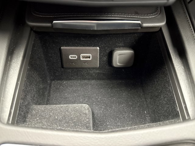 Used 2024 Cadillac XT4 Premium Luxury image 16