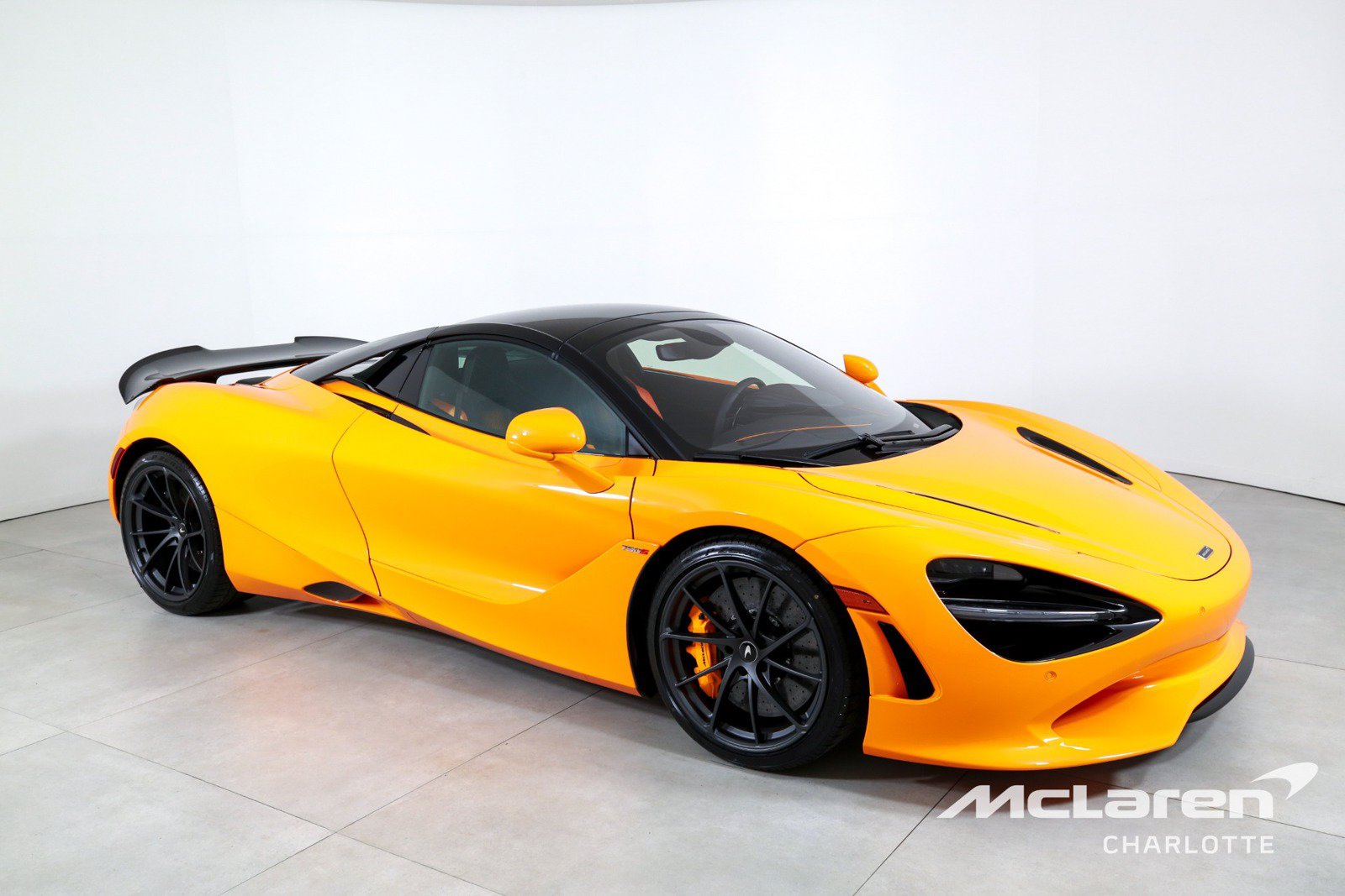 Used 2026 McLaren 750S Spider RWD image 3